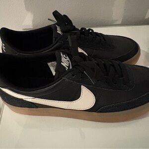 Nike Men's Black and White Sneakers with Tan Sole